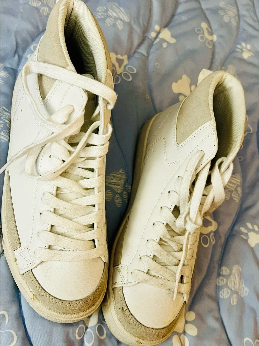 No Boundaries White High-Top Sneakers with Beige Suede Trim